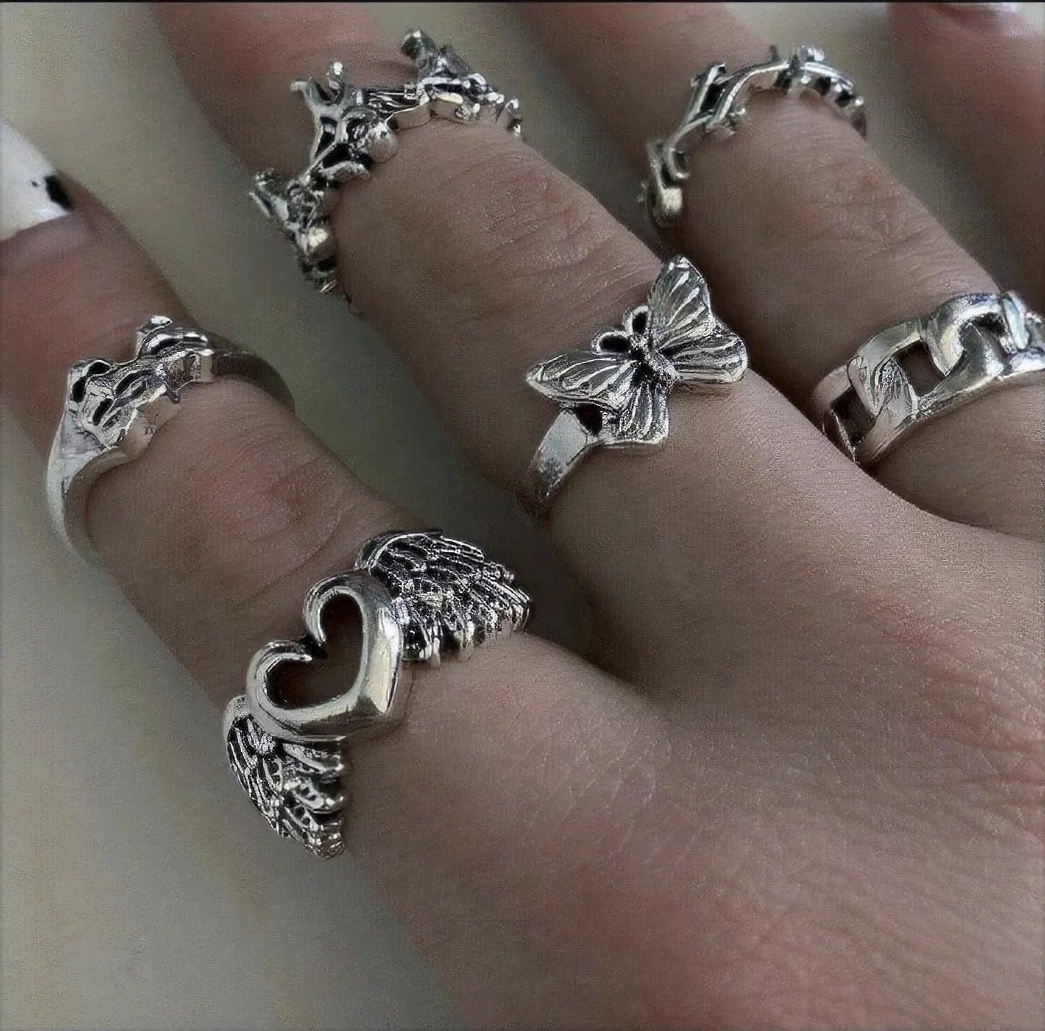 JEWELRY & ACCESORIES
